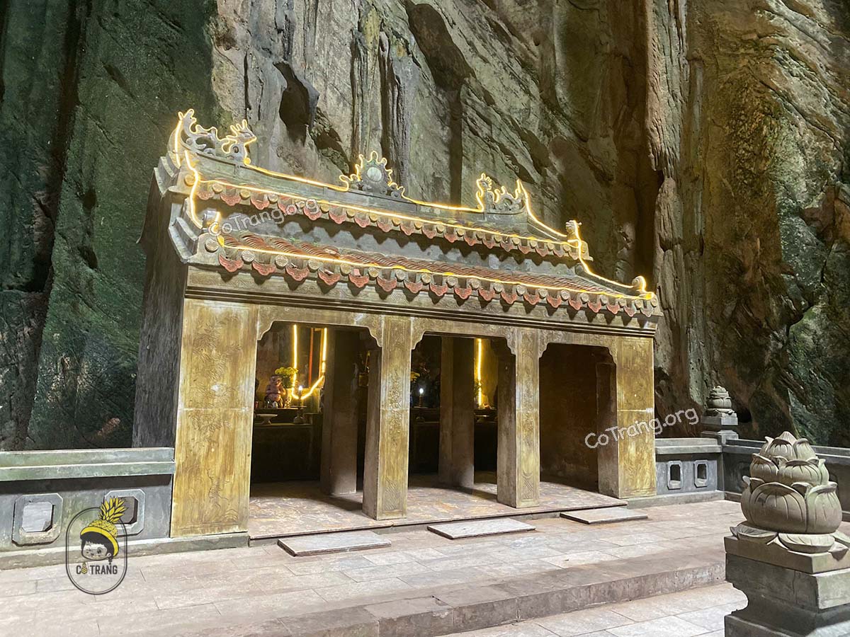 động huyền không tại danh thắng ngũ hành sơn đà nẵng