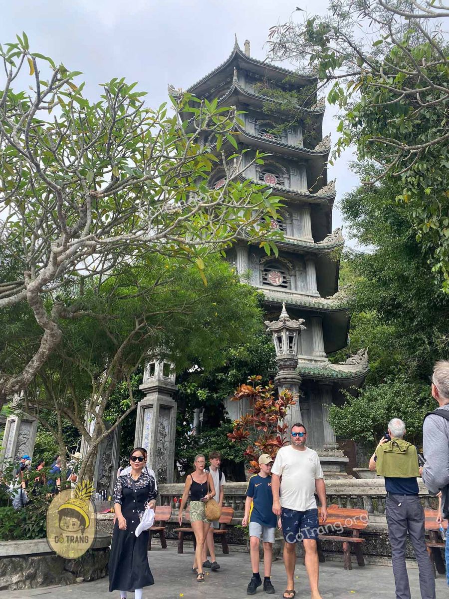 bảo tháp tại danh thắng ngũ hành sơn