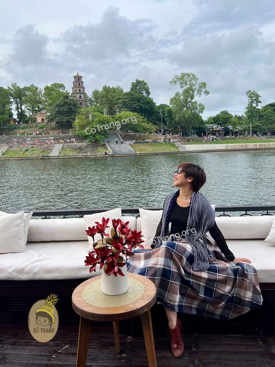 du thuyền trên sông hương